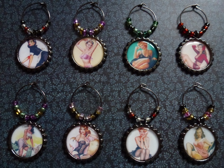 Vintage Pin Up Girls Wine Charms Set 1